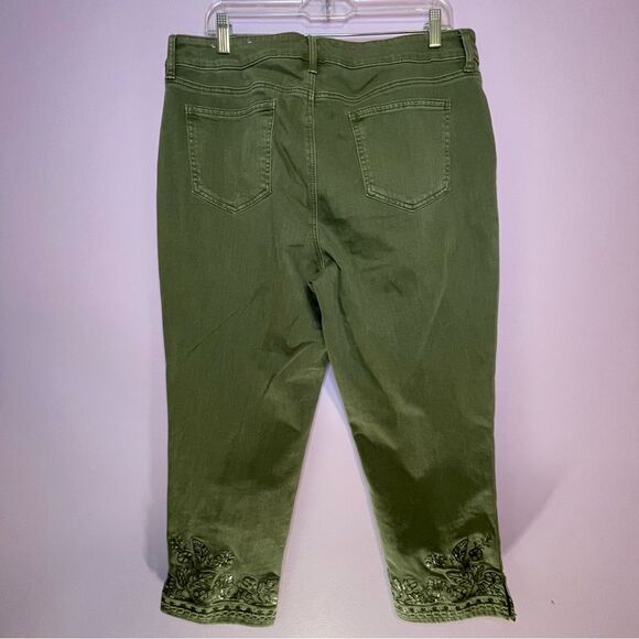 Chico's So Slimming Girlfriend Slim Leg Crop Chino Green Embroidered Size 12 - Picture 3 of 13